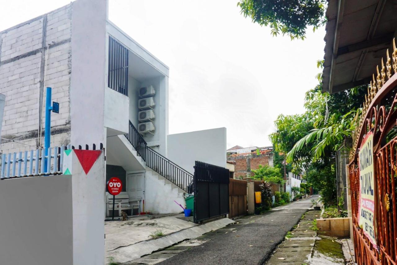 Super Oyo 91074 Stariez Senen Syariah Hotel Jakarta Luaran gambar